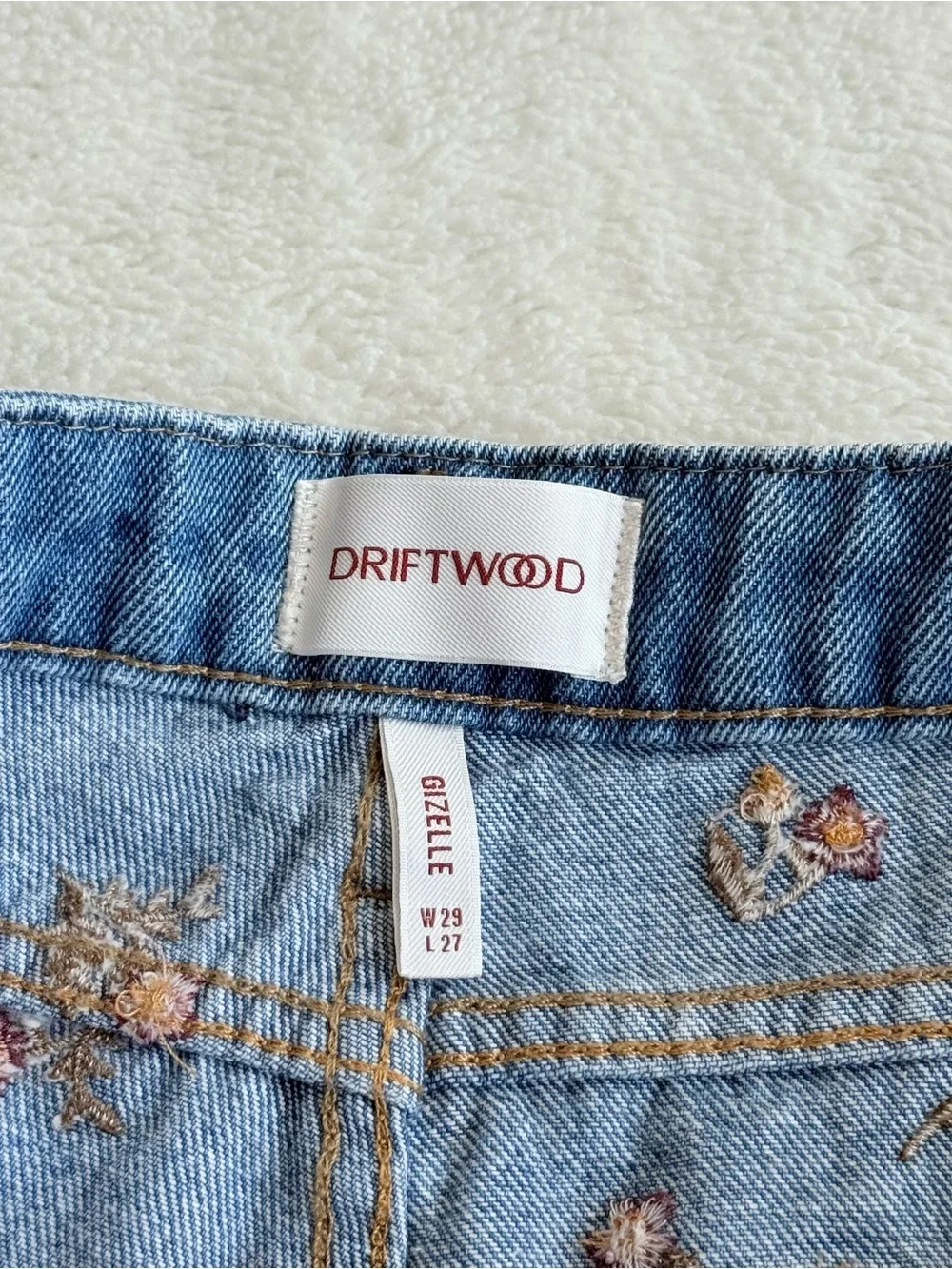 Driftwood NWOT Gizelle Embroidered Flowers Cropped Jeans W29